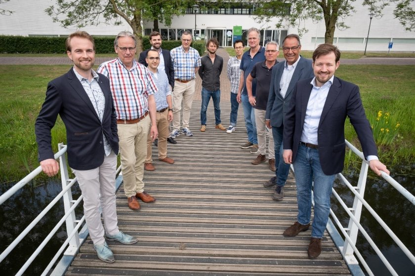 Fotocredits: Guy Ackermans - Project partners van links naar rechts: Michel van Spankeren (Protix), Joost Sparla (ForFarmers), Arya Rezaei Far (WUR), Josef Benedikt Bachmeier (PHW Group), Willem Tel (Esbro), Istvan Fodor -  (WUR), Ziming Wang (WUR intern), Piet van Wikselaar (WUR), Jan van Harn (WUR), Teun Veldkamp (WUR, project leader), Leon Luyben (Protix)