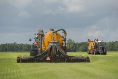 Web_72_DPI-shutterstock_304885862_bemesten_tractor[1].jpg